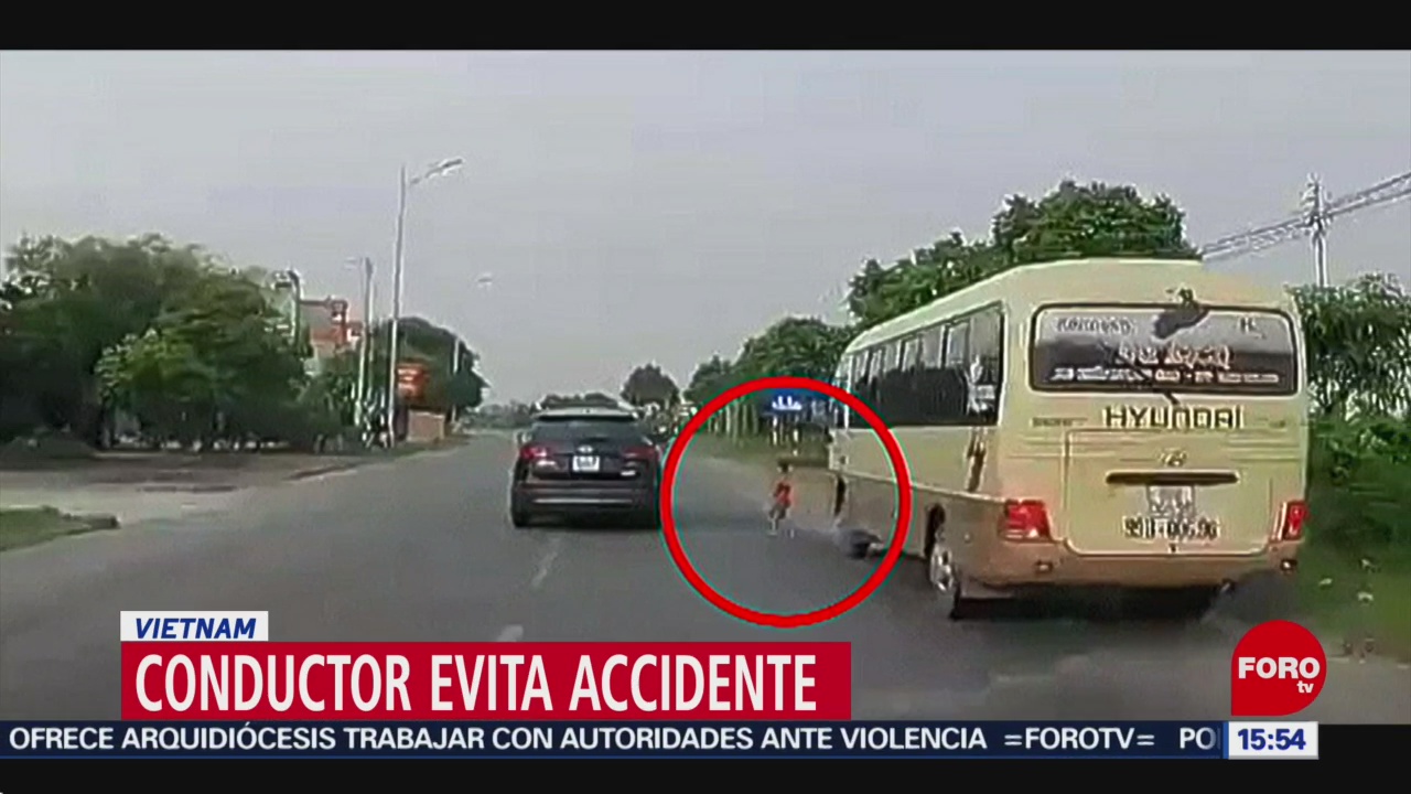 Foto: Conductor evita accidente en Vietnam