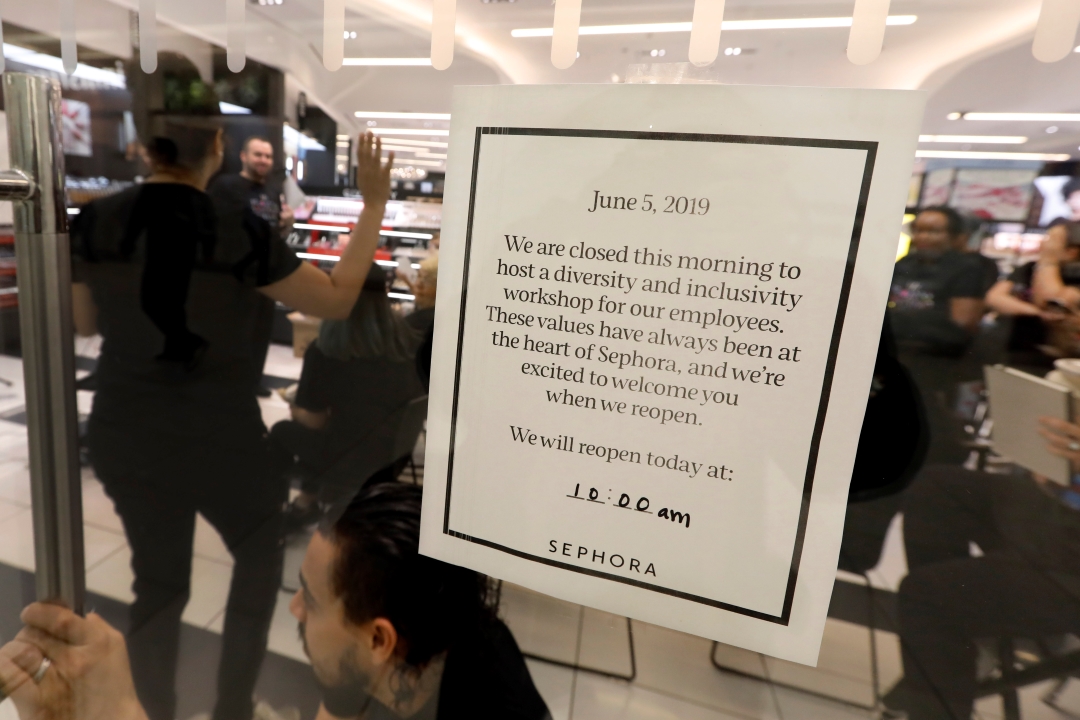 Foto: Empleados de las tiendas Sephora participan en curso contra racismo,5 de junio de 2019, Nueva York