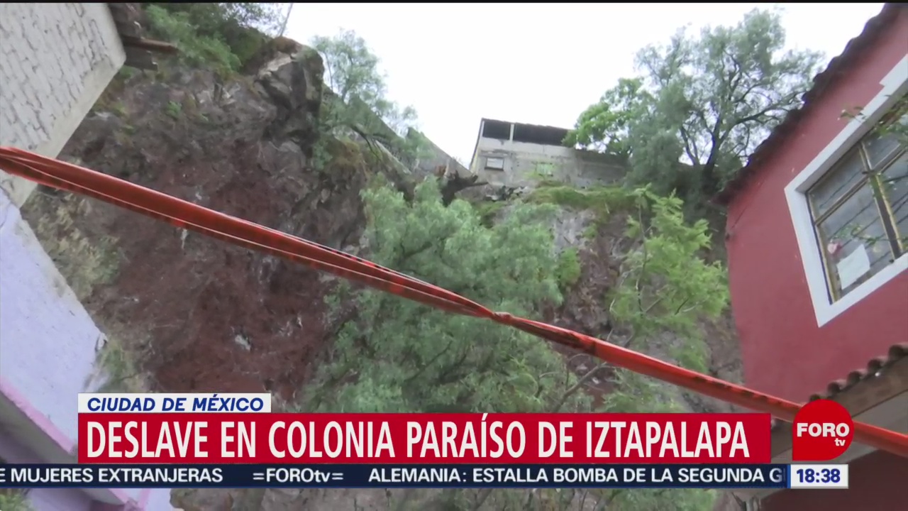 Foto: Deslave en colonia de Iztapalapa pone en riesgo decenas de casas