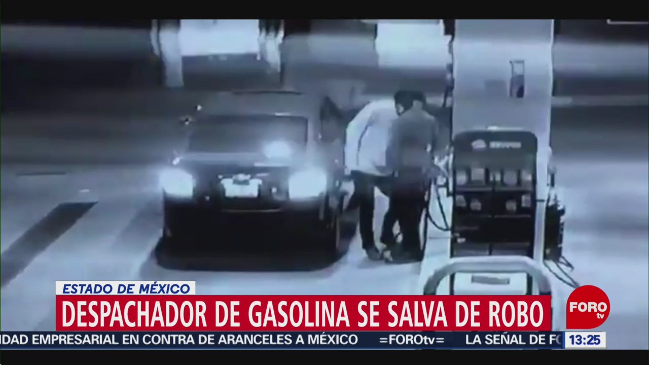 FOTO: Despachador de gasolina se salva de robo en Estado de México