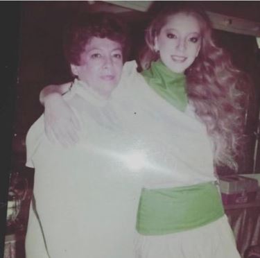 Foto Edith González a lado de su mamá 13 junio 2019