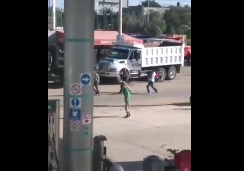 Foto: enfrentamiento entre transportistas en Oaxaca, 25 de junio 2019. Twitter @carreraOax