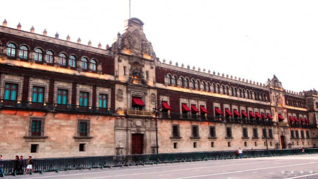 Fachada del Palacio Nacional, en el Zócalo de la Ciudad de México