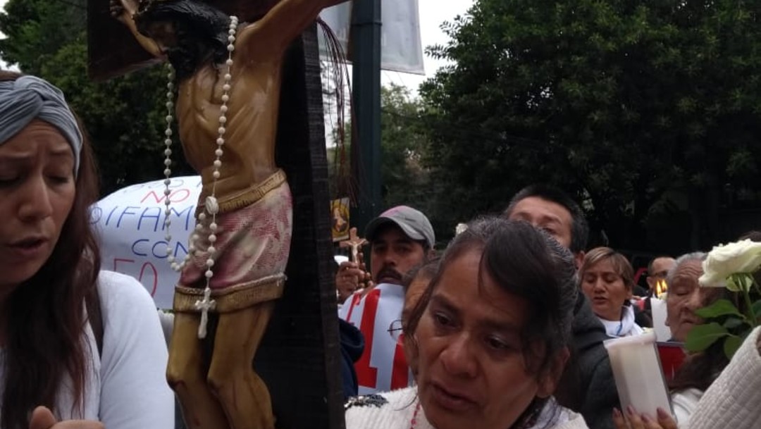 FOTO Protestan frente a TSJCDMX por libertad del sacerdote vinculado a homicidio de Leonardo Avendaño (Noticieros Televisa S.Servín)
