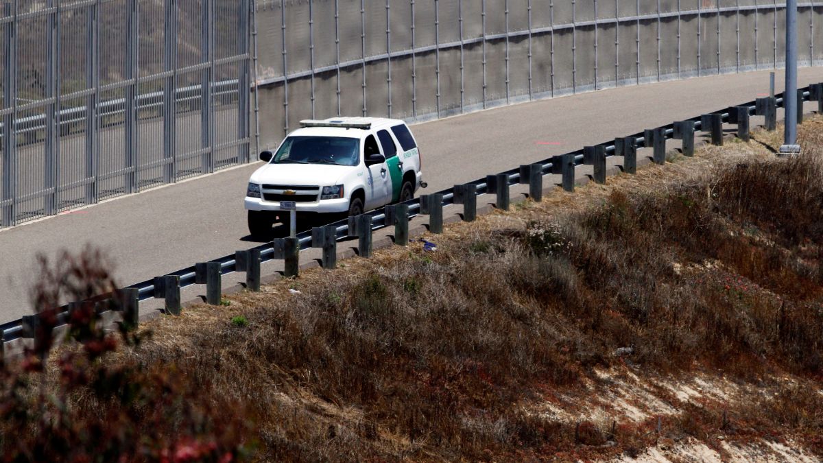 Foto: Un vehículo de la Patrulla Fronteriza vigila la frontera entre Estados Unidos y México. El 1 de junio de 2019