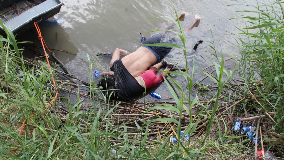 Foto: Un migrante y su bebé ahogados a la orilla del Río Bravo en Matamoros, México, en la frontera con EEUU. El 24 de junio de 2019