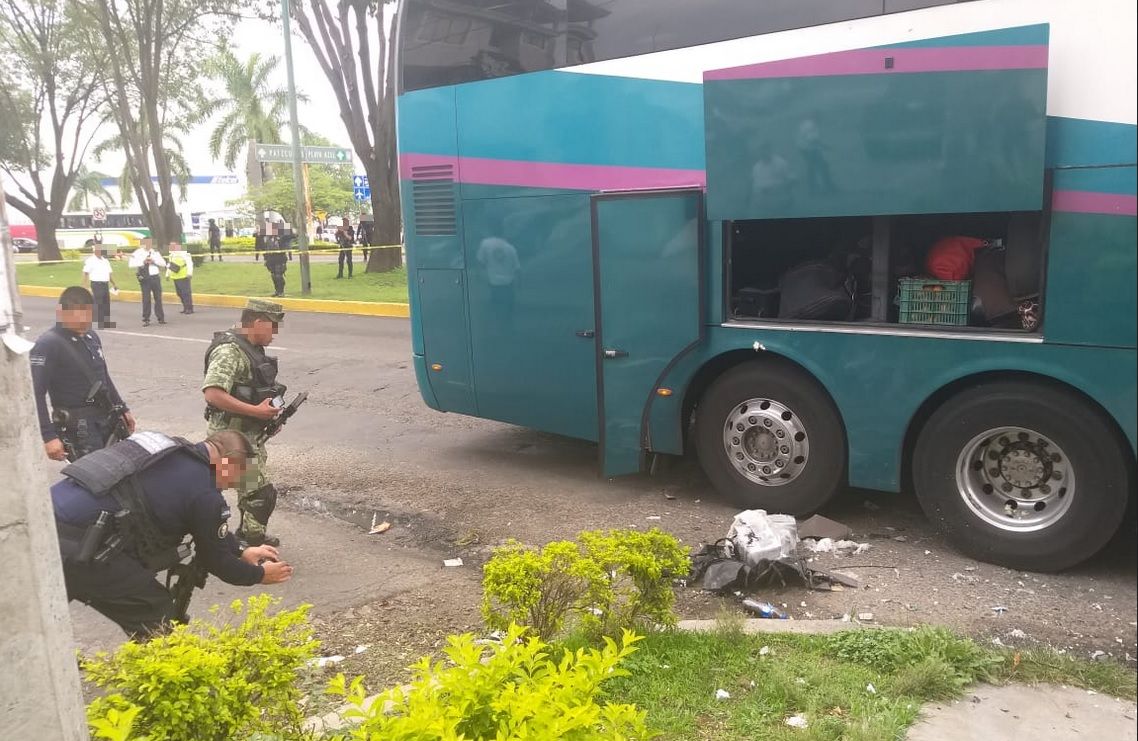 Explota granada en autobús de pasajeros en Uruapan, Michoacán