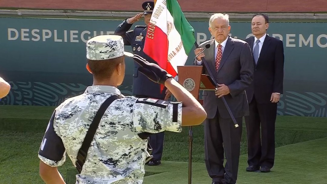Foto: El presidente de México, Andrés Manuel Lopez Obrador, realiza el abanderamiento de la Guardia Nacional, 30 junio 2019