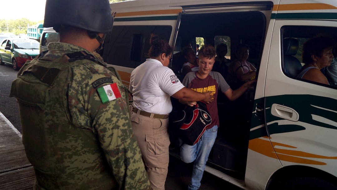 FOTO Elementos de la Guardia Nacional realizan controles junto con personal del Instituto Nacional de Migración (INM), en Tapachula, Chiapas (EFE 18 junio 2019 chiapas)