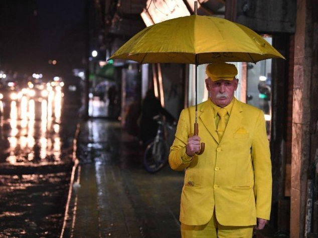 Foto: Hombre viste de amarillo durante años, 13 de junio de 2019, Siria