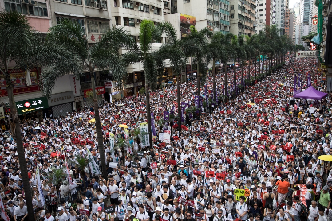 Miles protestan en Hong Kong contra ley de extradición a China