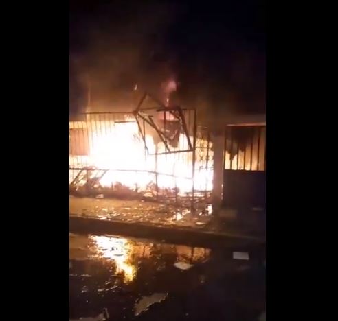 Foto: Incendio en la calle Crescencio Magaña en la Unidad Habitacional Vicente Guerrero, alcaldía de Iztapalapa, 12 junio 2019