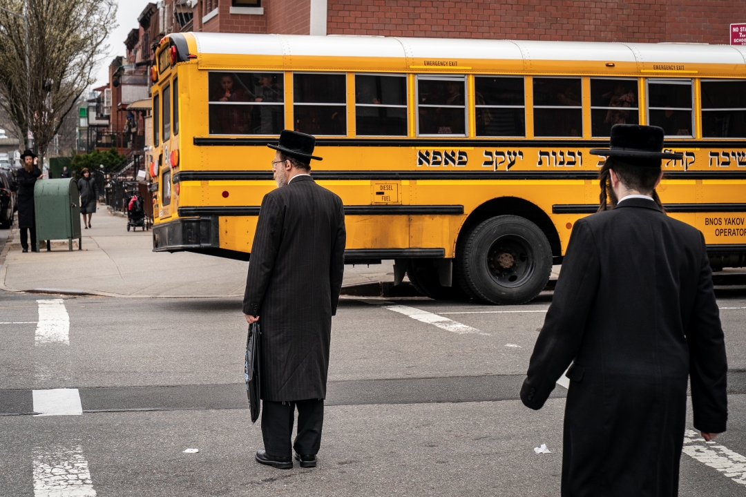 Foto: Judíos ultraortodoxos en Nueva York, 9 de abril de 2019