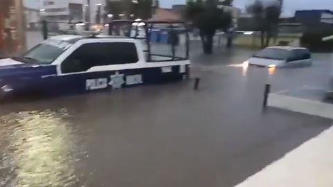 Lluvia provoca inundaciones y destrozos en Tuxtla Gutiérrez y Comitán, en Chiapas