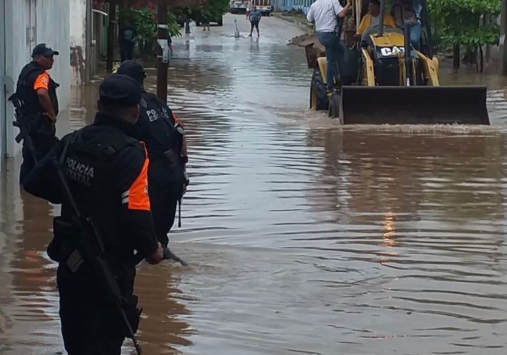 Fuertes lluvias provocan apagón e inundaciones en el Istmo de Tehuantepec