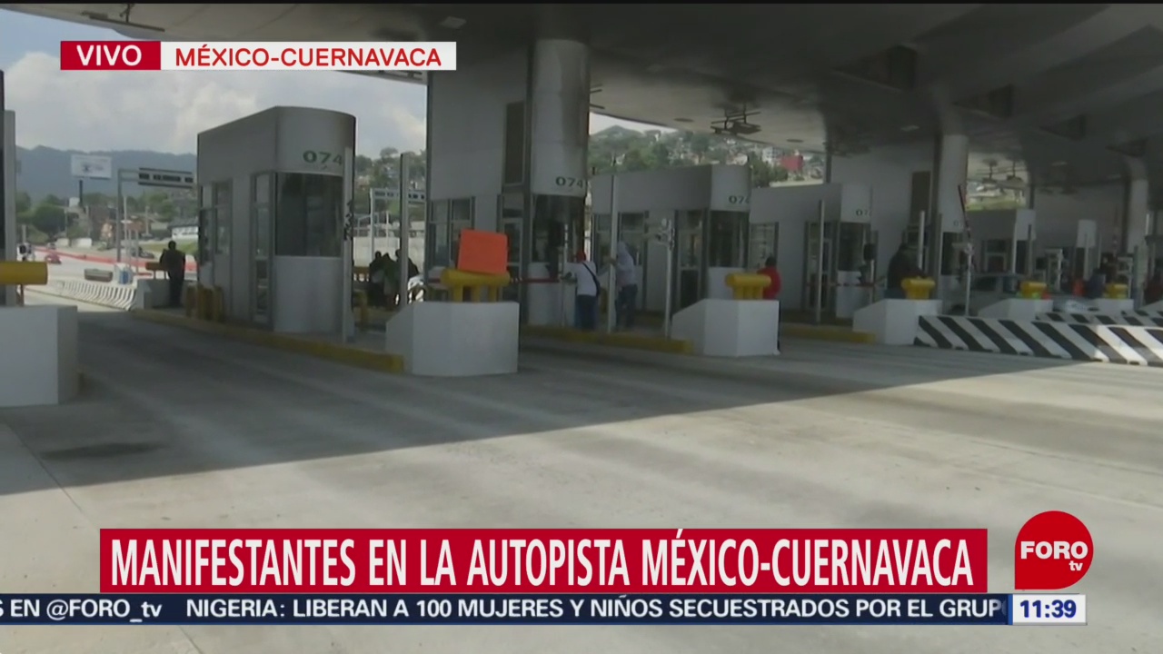 Manifestantes bloquean la autopista México-Cuernavaca