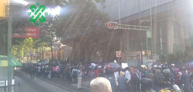 Foto Manifestantes bloquean ambos sentidos en avenida Hidalgo 27 junio 2019