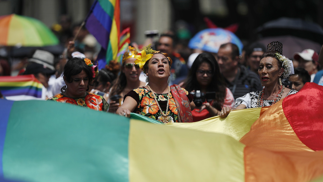 Marcha-LGBT-Orgullo-gay-Paseo-Reforma-Calles-cerradas