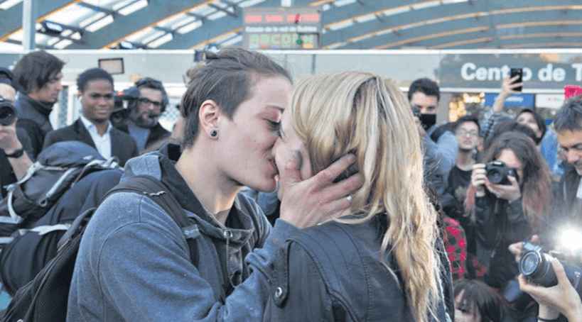Foto: Mariana y Rocío durante un 'besazo' en Argentina, febrero de 2018, Buenos Aires
