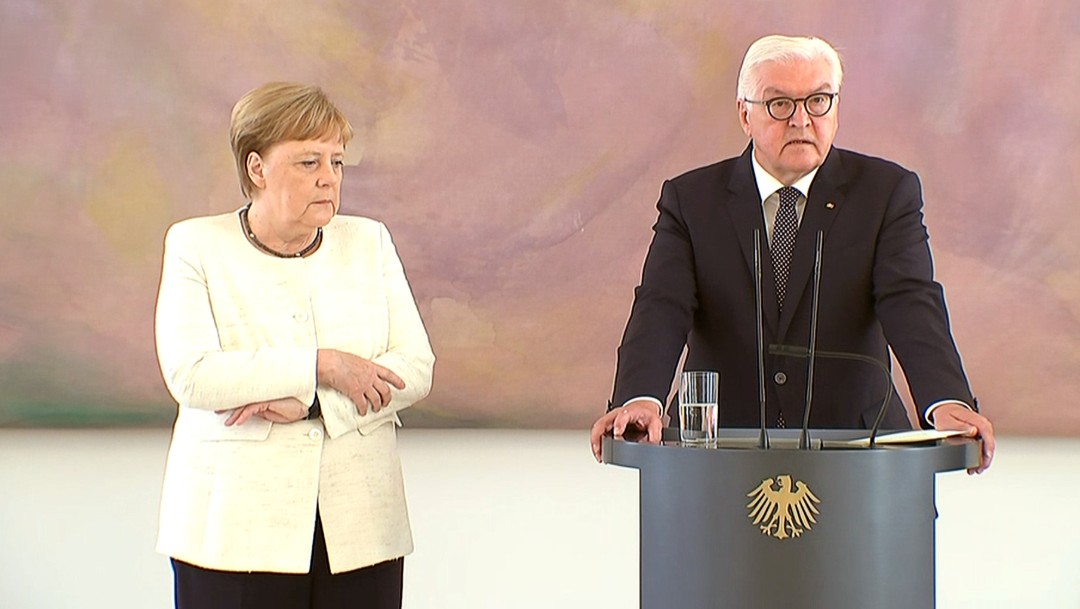 Video: Captan a Merkel temblando otra vez