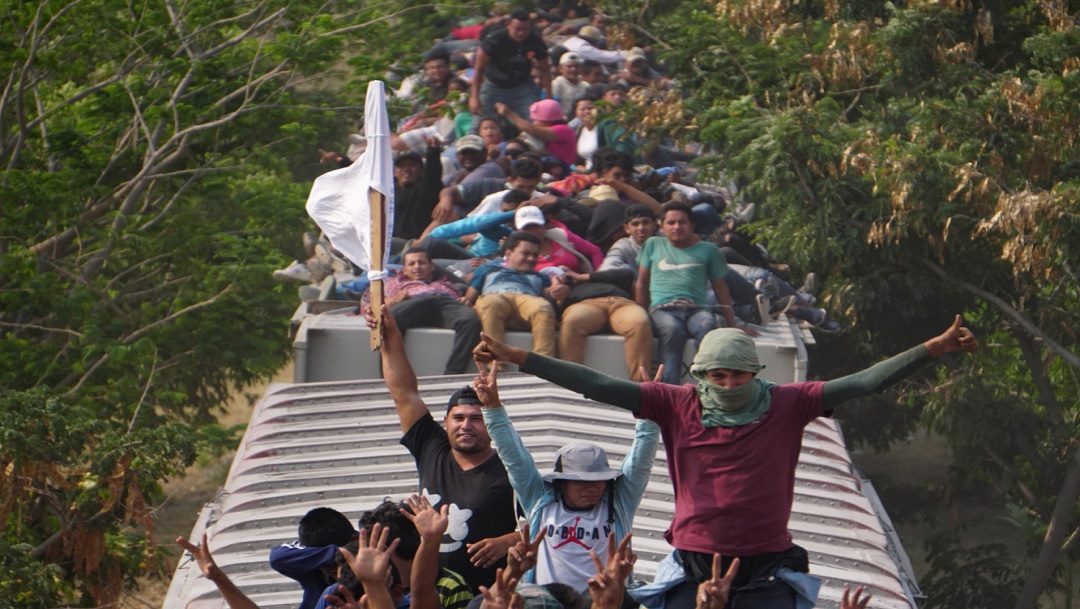 Aseguran a 25 migrantes centroamericanos que viajaban sobre ‘La Bestia’