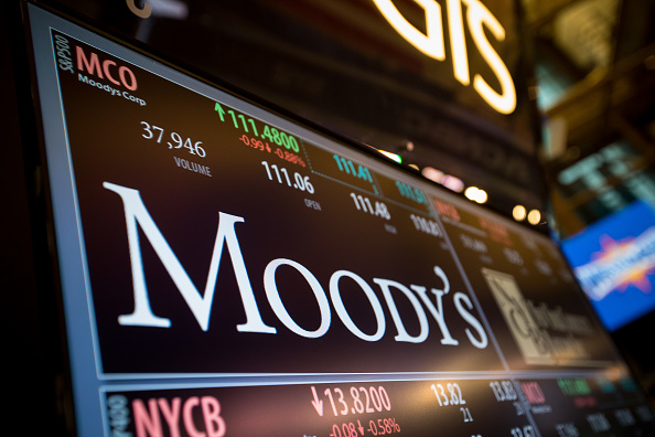 En la pantalla se muestra el logotipo de la calificadora Moody's, 6 junio 2019