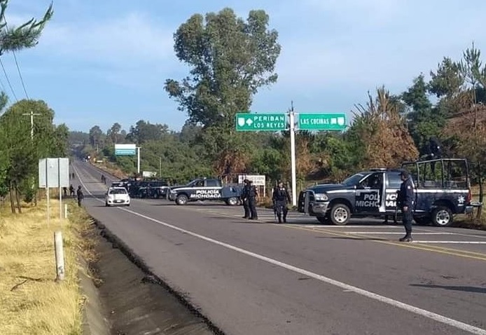 Foto: Hallan 4 cuerpos con huellas de tortura e impactos de bala, a un costado de la carretera Uruapan-Los Reyes, en Michoacán, junio 1 de 2019 (Foto: contramuro.com)