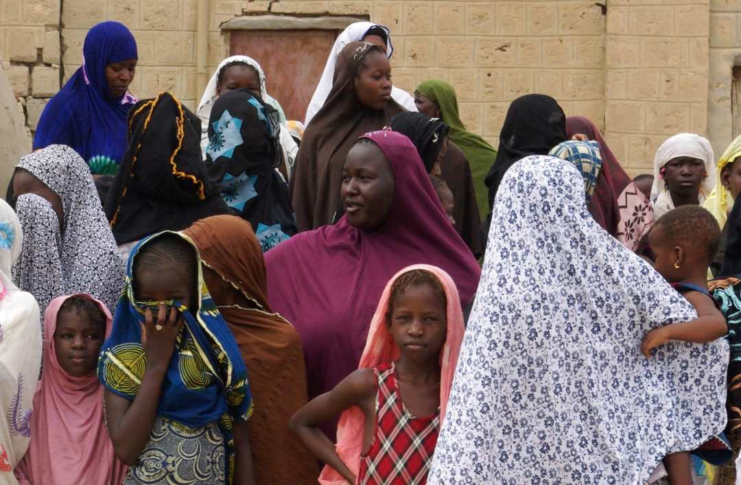 Foto: Mujeres y niñas en Mali., 31 de agosto de 2012. Mali, África
