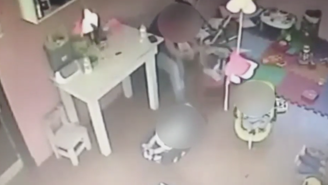 Foto Video muestra a niñera agrediendo a bebé de cuatro meses 7 junio 2019