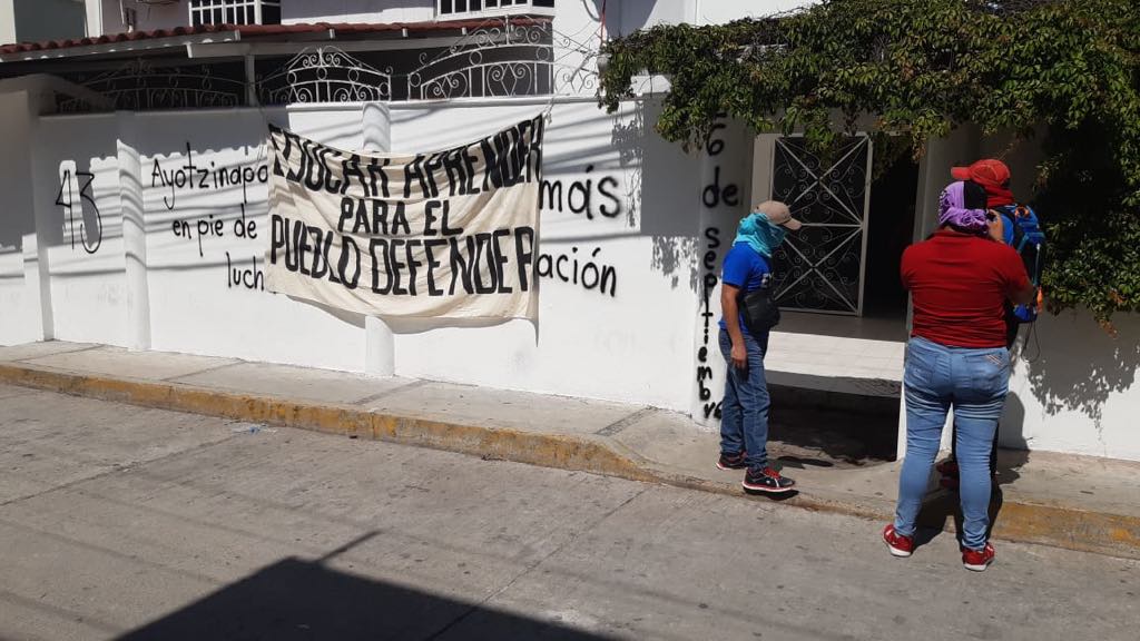 Foto: normalistas de Ayotzinapa vandalizan oficinas, 27 de junio 2019. (Janosik García)