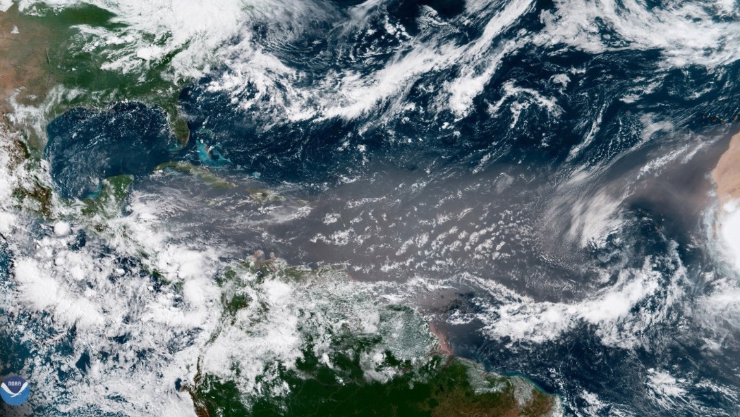 Foto: Nube de polvo del Sahara se dirige hacia el Golfo de México y Yucatán, imagen 23 de junio de 2019 (Foto: Noaa)