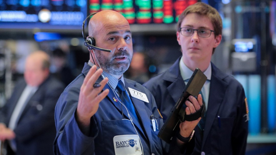 Foto: Los comerciantes trabajan en el piso de la Bolsa de Nueva York (NYSE) en Nueva York, EU, (Reuters)