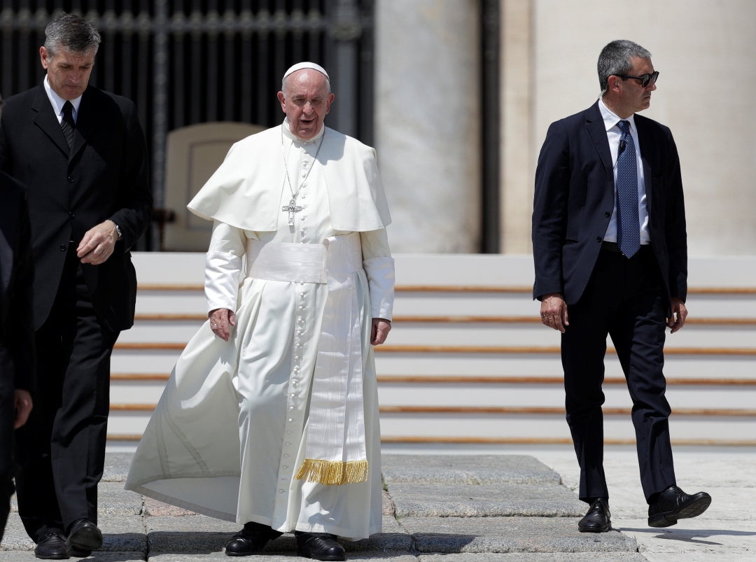 Foto: El papa Francisco sale de su audiencia general y camina por la plaza de San Pedro en el Vaticano., 5 junio 2019