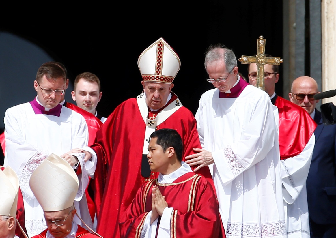 Foto: El Papa Francisco celebra misa de Pentecostés en la plaza de San Pedro en el Vaticano, junio 9 de 2019 (Reuters)