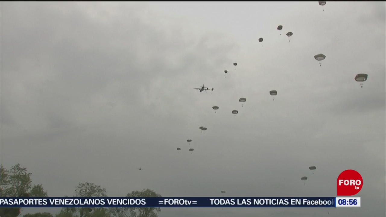 Paracaidistas recuerdan a soldados que participaron en desembarco de Normandía
