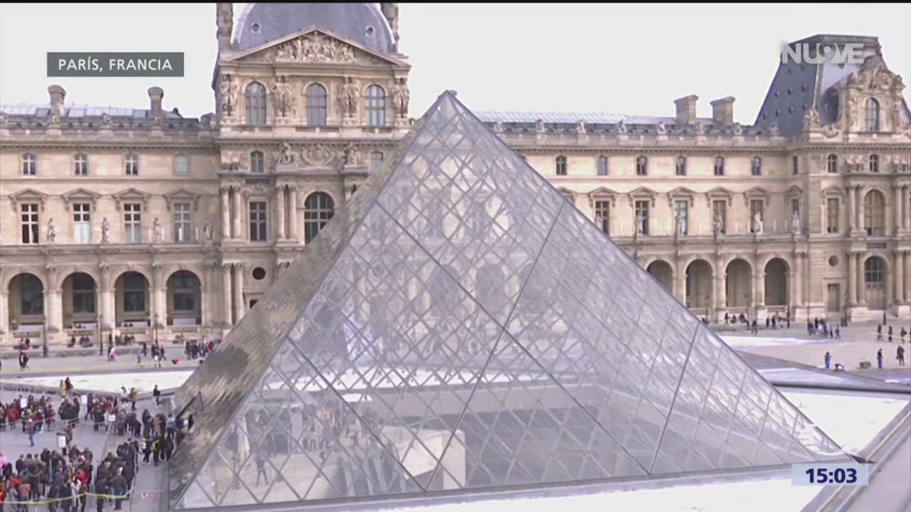 Foto: Pirámide del Museo del Louvre, emblema parisino