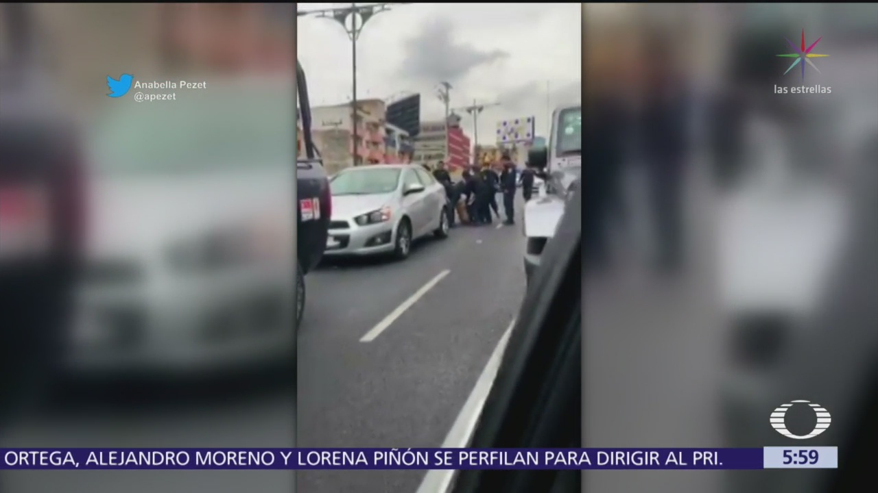 Policías chocan y golpean a una joven automovilista en CDMX