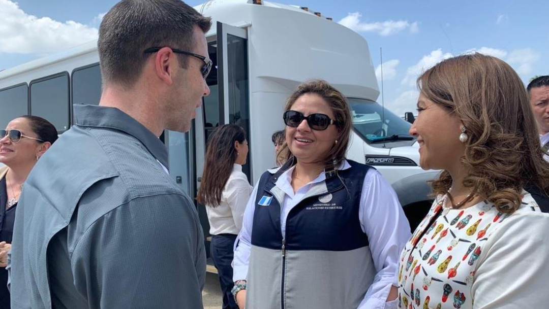 Primeras damas de Guatemala y Honduras visitan frontera entre México y EU