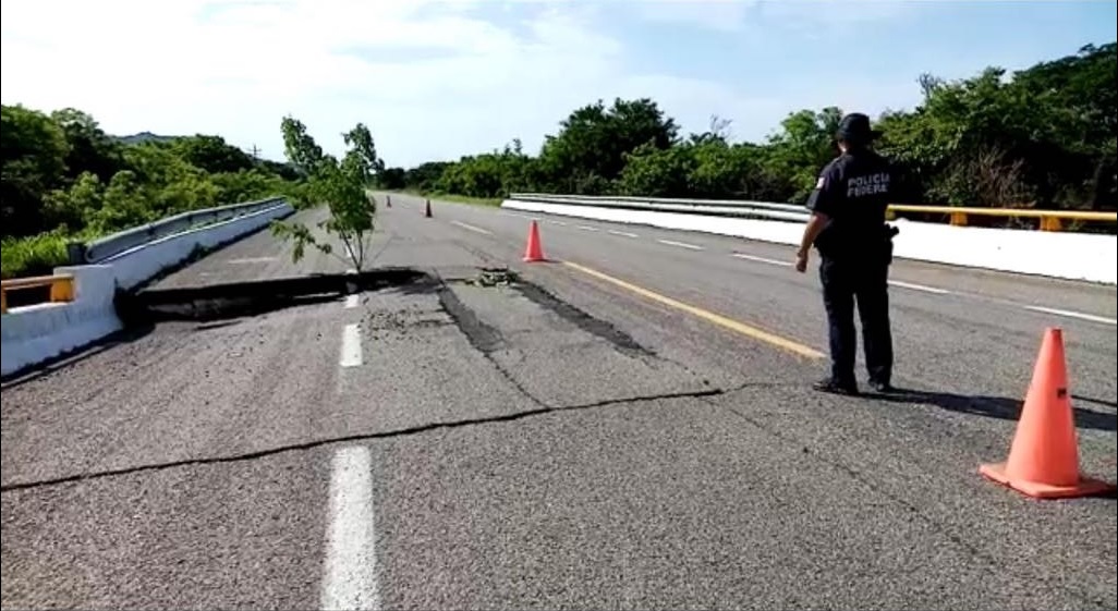 Lluvias provocan fractura de puente vehicular que conecta a Chiapas y Oaxaca