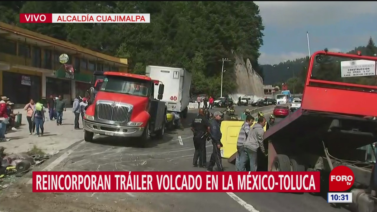 Retiran tráiler volcado en carretera México-Toluca