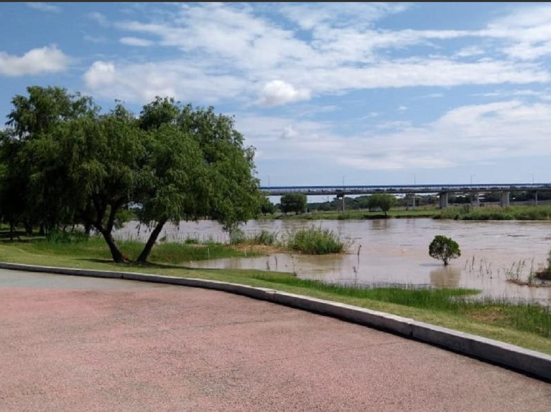 Foto: Incrementa caudal del río Bravo, 5 de junio 2019. Twitter @rancheritaxemu