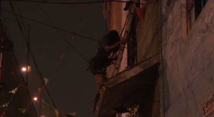 Rescatan a mujer del balcón de un edificio en Santa María la Ribera, 19 julio 2019