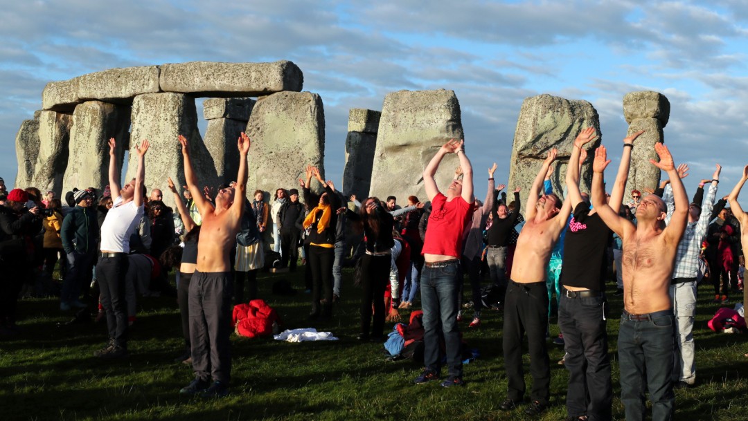 Solsticio de verano congrega a miles de personas en Stonehenge