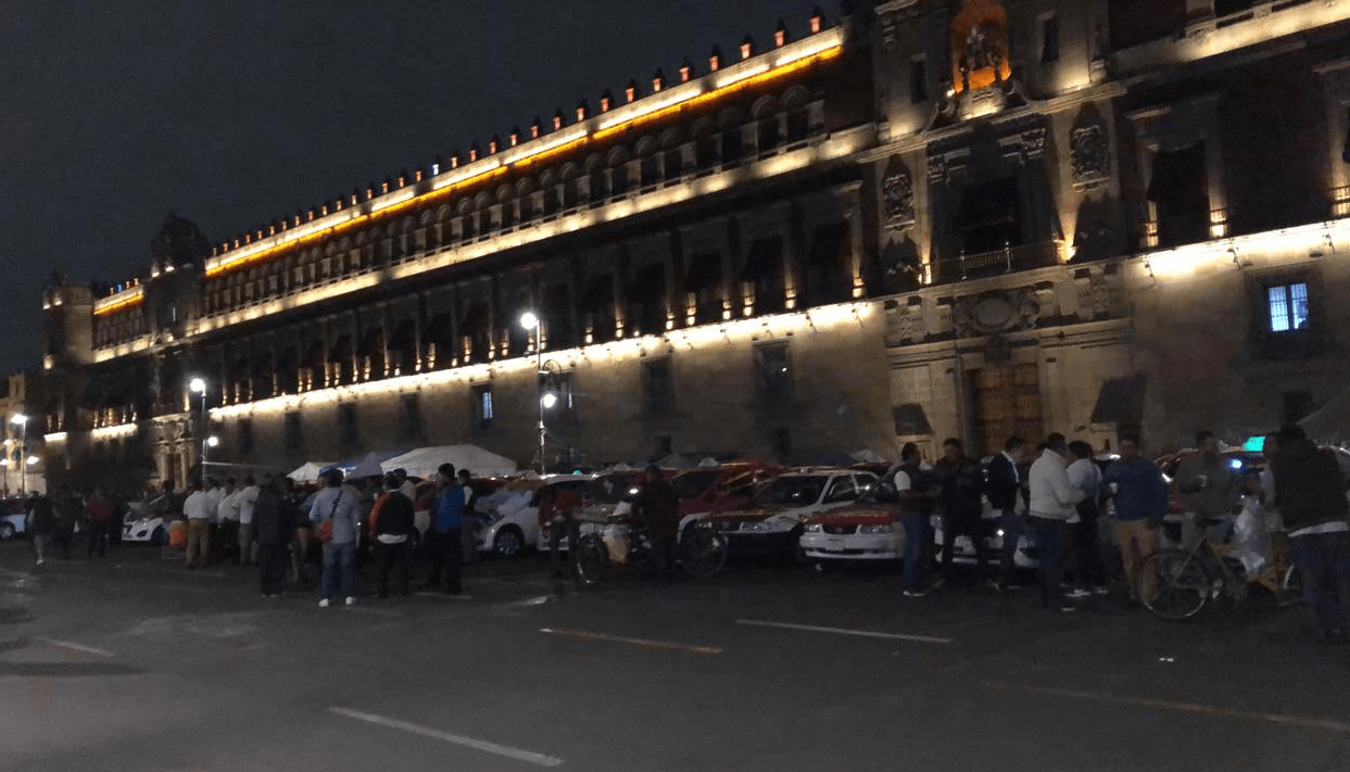 Taxistas protestan contra aplicaciones; realizan bloqueos en CDMX y Edomex