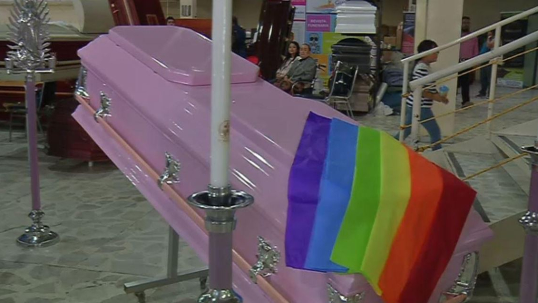 Foto: 70 Expositores mostraron lo más novedoso del mercado como un ataúd que fue presentado justo cuando la comunidad lésbico gay, el 30 de junio de 2019 (Noticieros Televisa)