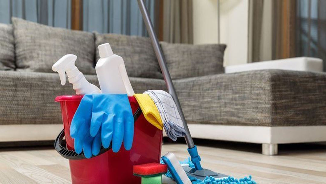 Exige compensación a su ex pareja por 30 años de tareas del hogar