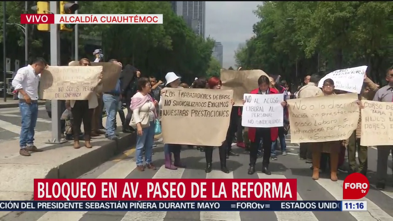 Trabajadores bloquean Reforma e Insurgentes, en CDMX