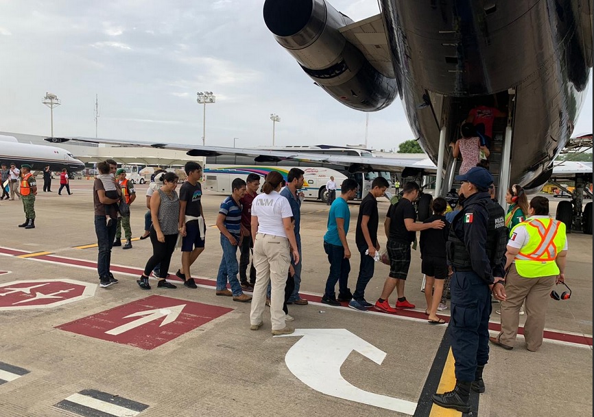 INM repatria a 105 migrantes hondureños, salen de Tabasco