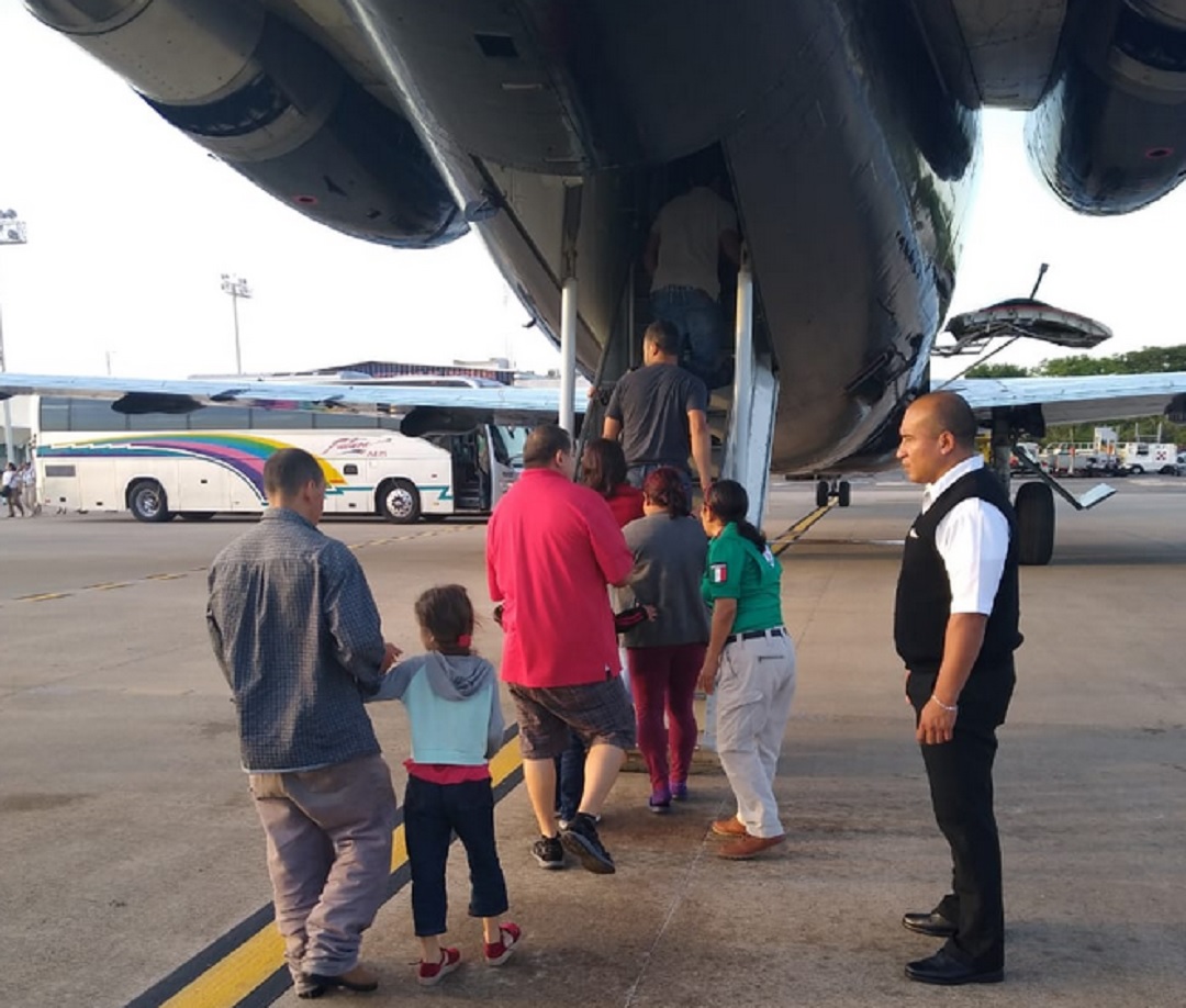 Foto: Traslado de migrantes de Tabasco a Honduras, 5 de junio 2019. Twitter @INAMI_mx