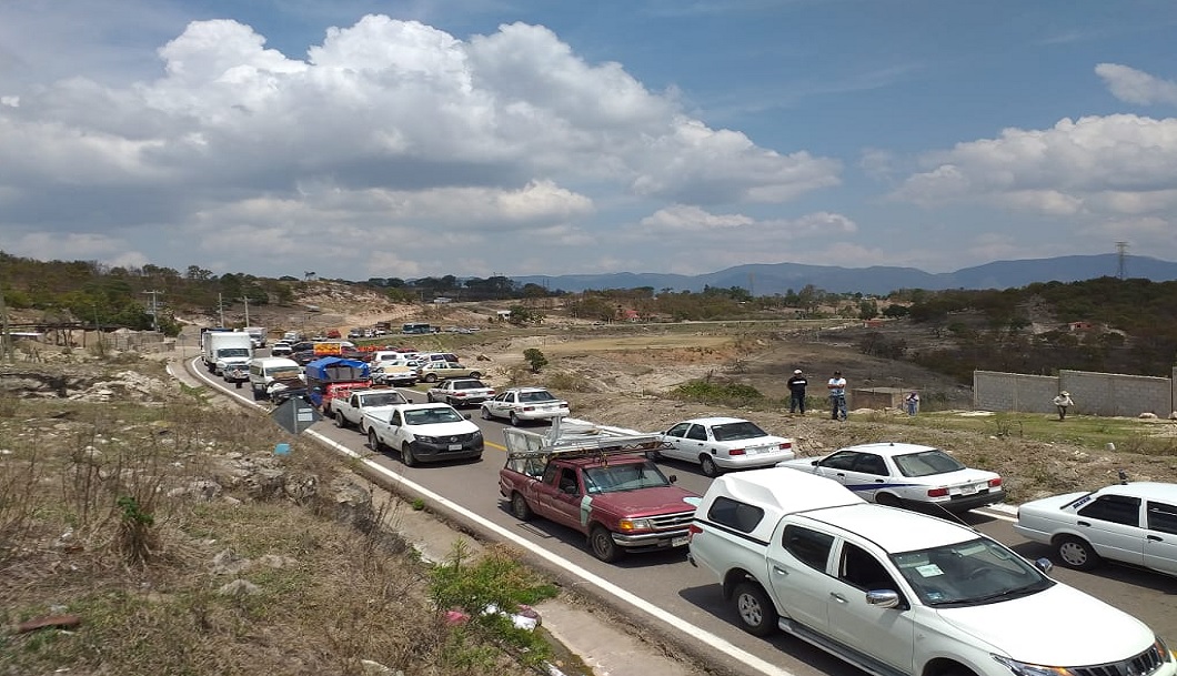 Retienen a funcionario para exigir entrega de fertilizantes en Guerrero